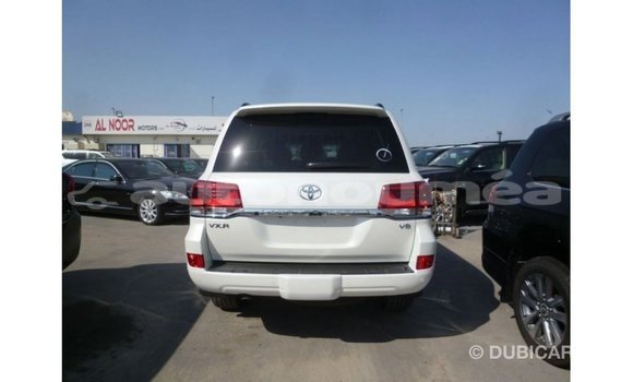 Acheter Import Voiture Toyota Land Cruiser Blanc à Import - Dubai, Iles Acheter Import Voiture Toyota Land Cruiser Blanc à Import - Dubai, Iles