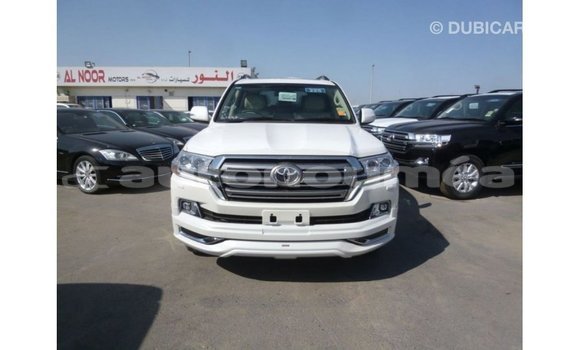 Acheter Import Voiture Toyota Land Cruiser Blanc à Import - Dubai, Iles Acheter Import Voiture Toyota Land Cruiser Blanc à Import - Dubai, Iles
