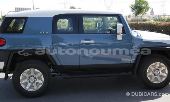 Acheter Import Voiture Toyota FJ Cruiser Bleu à Import - Dubai, Iles Acheter Import Voiture Toyota FJ Cruiser Bleu à Import - Dubai, Iles