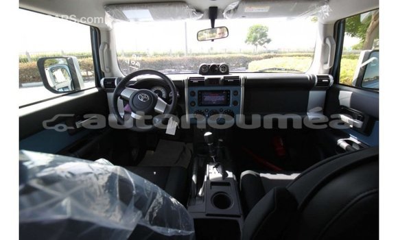 Acheter Import Voiture Toyota FJ Cruiser Bleu à Import - Dubai, Iles Acheter Import Voiture Toyota FJ Cruiser Bleu à Import - Dubai, Iles