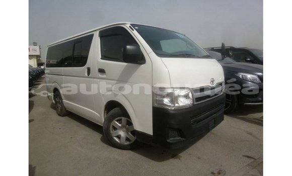 Acheter Import Voiture Toyota Hiace Blanc à Import - Dubai, Iles Acheter Import Voiture Toyota Hiace Blanc à Import - Dubai, Iles