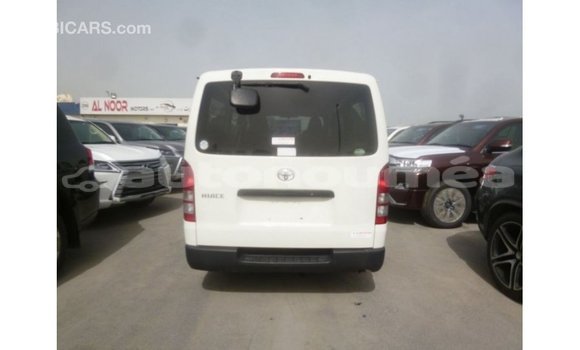 Acheter Import Voiture Toyota Hiace Blanc à Import - Dubai, Iles Acheter Import Voiture Toyota Hiace Blanc à Import - Dubai, Iles