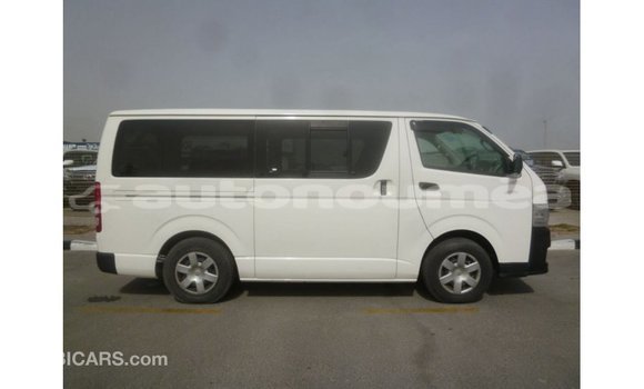 Acheter Import Voiture Toyota Hiace Blanc à Import - Dubai, Iles Acheter Import Voiture Toyota Hiace Blanc à Import - Dubai, Iles