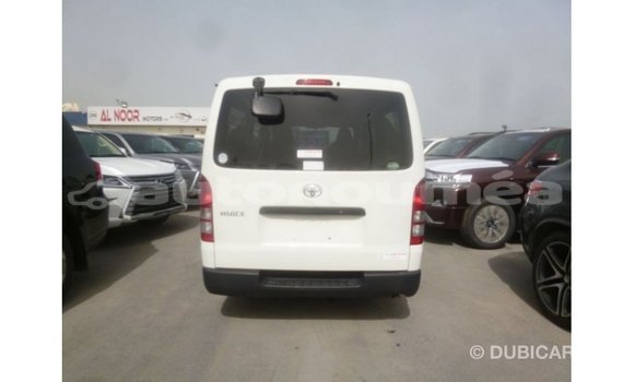 Acheter Import Voiture Toyota Hiace Blanc à Import - Dubai, Iles Acheter Import Voiture Toyota Hiace Blanc à Import - Dubai, Iles