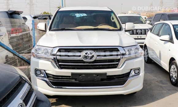 Acheter Import Voiture Toyota Land Cruiser Blanc à Import - Dubai, Iles Acheter Import Voiture Toyota Land Cruiser Blanc à Import - Dubai, Iles