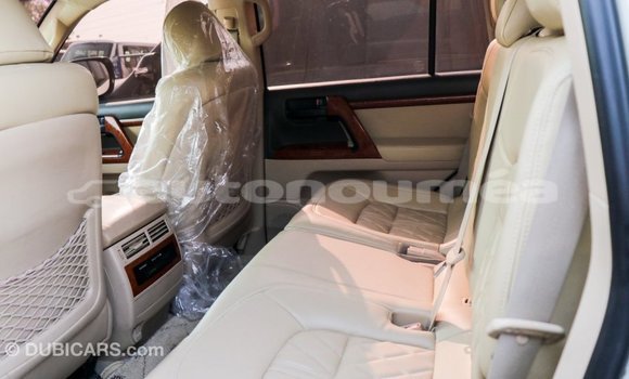 Acheter Import Voiture Toyota Land Cruiser Blanc à Import - Dubai, Iles Acheter Import Voiture Toyota Land Cruiser Blanc à Import - Dubai, Iles