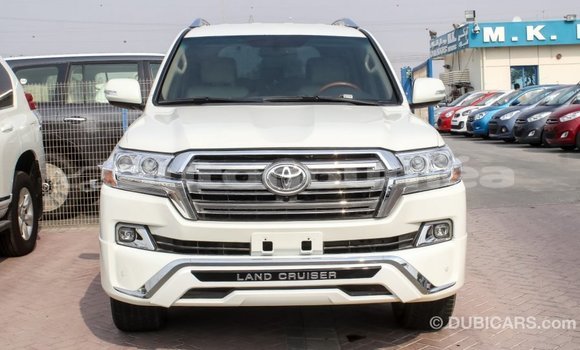 Acheter Import Voiture Toyota Land Cruiser Blanc à Import - Dubai, Iles Acheter Import Voiture Toyota Land Cruiser Blanc à Import - Dubai, Iles