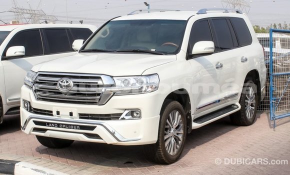 Acheter Import Voiture Toyota Land Cruiser Blanc à Import - Dubai, Iles Acheter Import Voiture Toyota Land Cruiser Blanc à Import - Dubai, Iles