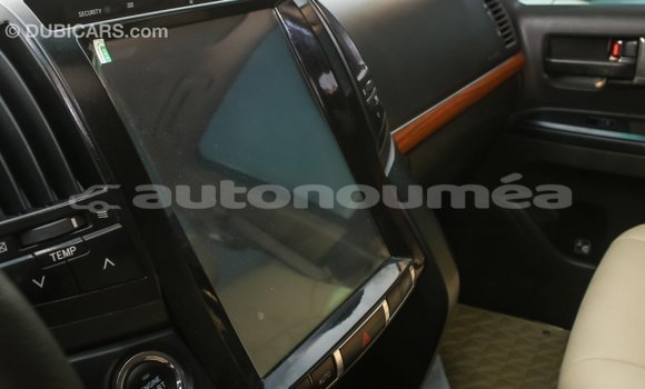 Acheter Import Voiture Toyota Land Cruiser Blanc à Import - Dubai, Iles Acheter Import Voiture Toyota Land Cruiser Blanc à Import - Dubai, Iles
