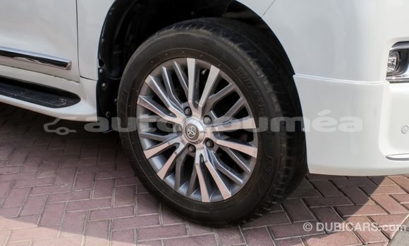 Acheter Import Voiture Toyota Land Cruiser Blanc à Import - Dubai, Iles Acheter Import Voiture Toyota Land Cruiser Blanc à Import - Dubai, Iles