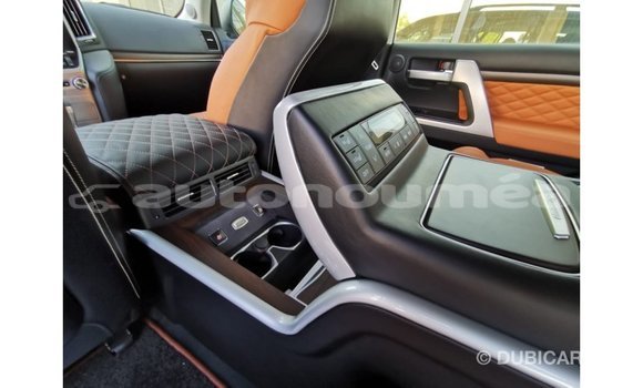 Acheter Import Voiture Toyota Land Cruiser Noir à Import - Dubai, Iles Acheter Import Voiture Toyota Land Cruiser Noir à Import - Dubai, Iles