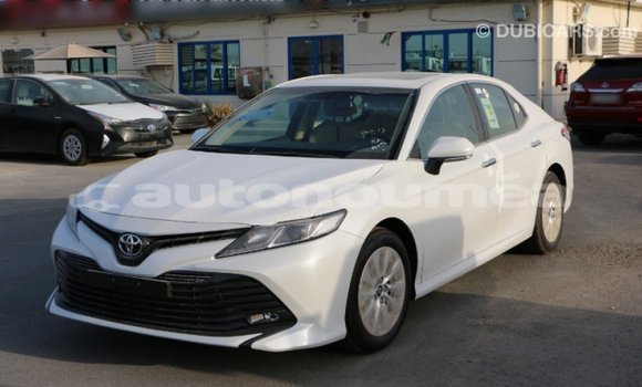 Acheter Import Voiture Toyota Camry Blanc à Import - Dubai, Iles Acheter Import Voiture Toyota Camry Blanc à Import - Dubai, Iles