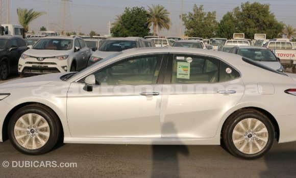 Acheter Import Voiture Toyota Camry Blanc à Import - Dubai, Iles Acheter Import Voiture Toyota Camry Blanc à Import - Dubai, Iles