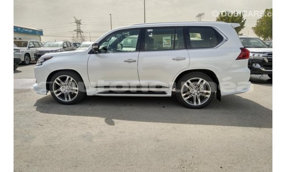 Acheter Import Voiture Lexus LX Blanc à Import - Dubai, Iles Acheter Import Voiture Lexus LX Blanc à Import - Dubai, Iles