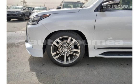 Acheter Import Voiture Lexus LX Blanc à Import - Dubai, Iles Acheter Import Voiture Lexus LX Blanc à Import - Dubai, Iles
