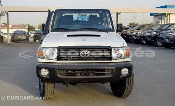 Acheter Import Voiture Toyota Land Cruiser Blanc à Import - Dubai, Iles Acheter Import Voiture Toyota Land Cruiser Blanc à Import - Dubai, Iles
