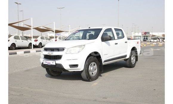Buy Import Chevrolet Colorado White Car in Import - Dubai in Iles