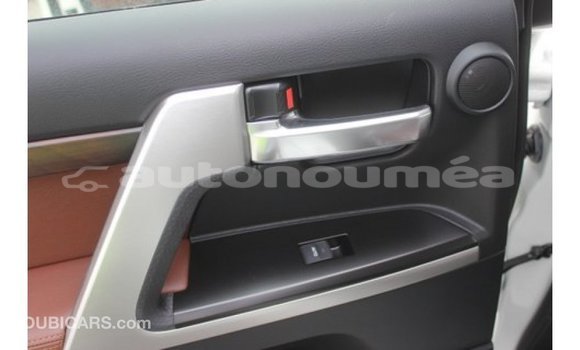 Acheter Import Voiture Toyota Land Cruiser Blanc à Import - Dubai, Iles Acheter Import Voiture Toyota Land Cruiser Blanc à Import - Dubai, Iles