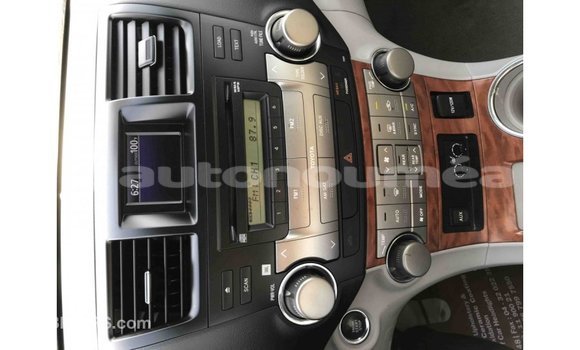 Acheter Import Voiture Toyota Highlander Noir à Import - Dubai, Iles Acheter Import Voiture Toyota Highlander Noir à Import - Dubai, Iles