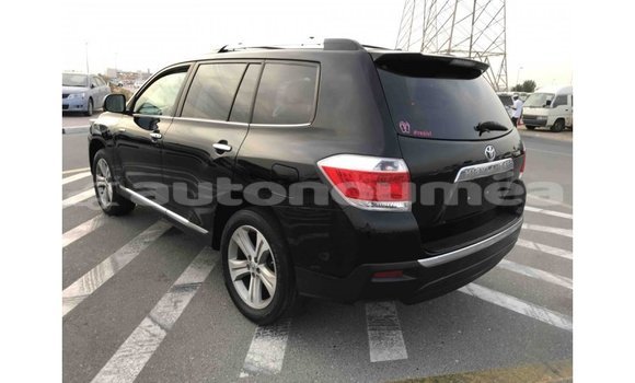 Acheter Import Voiture Toyota Highlander Noir à Import - Dubai, Iles Acheter Import Voiture Toyota Highlander Noir à Import - Dubai, Iles
