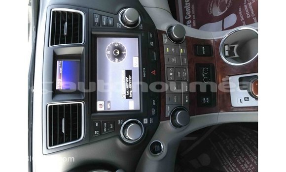 Acheter Import Voiture Toyota Highlander Noir à Import - Dubai, Iles Acheter Import Voiture Toyota Highlander Noir à Import - Dubai, Iles