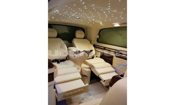 Acheter Import Voiture Mercedes-Benz 250 Noir à Import - Dubai, Iles Acheter Import Voiture Mercedes-Benz 250 Noir à Import - Dubai, Iles