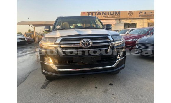 Buy Import Toyota Land Cruiser Black Car in Import - Dubai in Iles Buy Import Toyota Land Cruiser Black Car in Import - Dubai in Iles