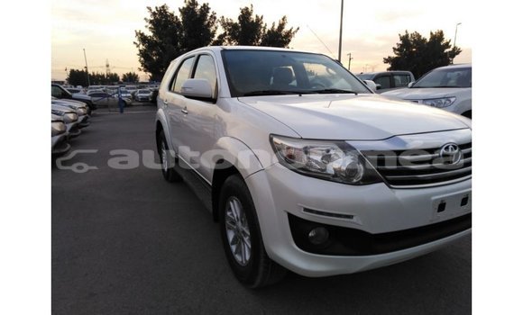 Buy Import Toyota Fortuner White Car in Import - Dubai in Iles Buy Import Toyota Fortuner White Car in Import - Dubai in Iles