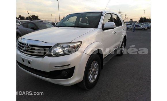 Buy Import Toyota Fortuner White Car in Import - Dubai in Iles Buy Import Toyota Fortuner White Car in Import - Dubai in Iles