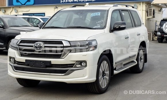 Acheter Import Voiture Toyota Land Cruiser Blanc à Import - Dubai, Iles Acheter Import Voiture Toyota Land Cruiser Blanc à Import - Dubai, Iles