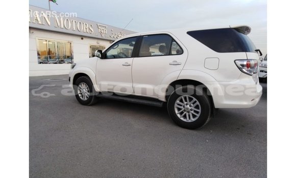 Buy Import Toyota Fortuner White Car in Import - Dubai in Iles Buy Import Toyota Fortuner White Car in Import - Dubai in Iles