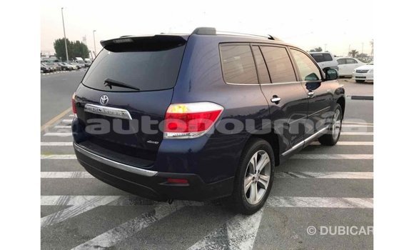 Acheter Import Voiture Toyota Highlander Bleu à Import - Dubai, Iles Acheter Import Voiture Toyota Highlander Bleu à Import - Dubai, Iles