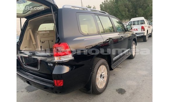 Buy Import Toyota Land Cruiser Black Car in Import - Dubai in Iles Buy Import Toyota Land Cruiser Black Car in Import - Dubai in Iles