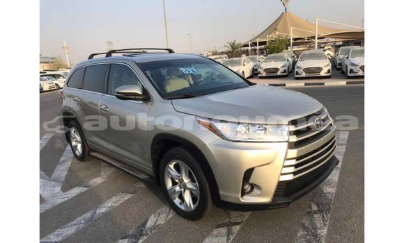 Acheter Import Voiture Toyota Highlander Beige à Import - Dubai, Iles Acheter Import Voiture Toyota Highlander Beige à Import - Dubai, Iles
