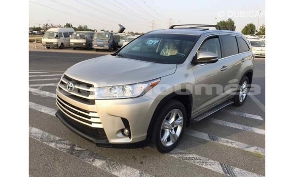 Acheter Import Voiture Toyota Highlander Beige à Import - Dubai, Iles Acheter Import Voiture Toyota Highlander Beige à Import - Dubai, Iles
