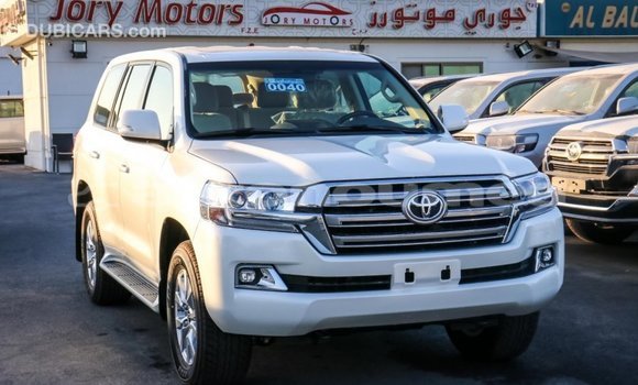 Buy Import Toyota Land Cruiser White Car in Import - Dubai in Iles Buy Import Toyota Land Cruiser White Car in Import - Dubai in Iles