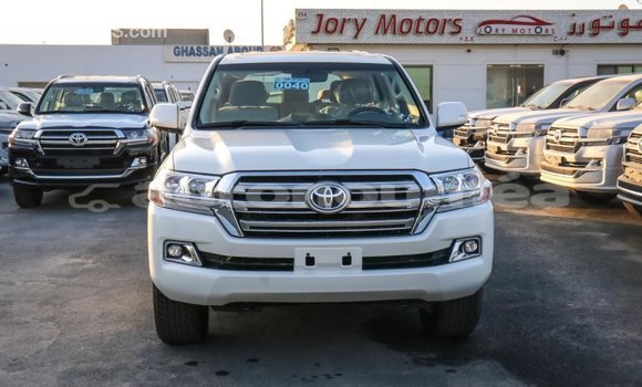 Buy Import Toyota Land Cruiser White Car in Import - Dubai in Iles Buy Import Toyota Land Cruiser White Car in Import - Dubai in Iles
