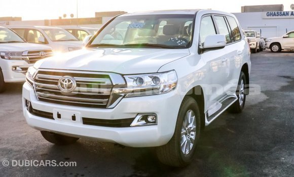 Buy Import Toyota Land Cruiser White Car in Import - Dubai in Iles Buy Import Toyota Land Cruiser White Car in Import - Dubai in Iles