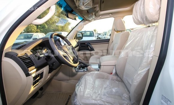 Buy Import Toyota Land Cruiser White Car in Import - Dubai in Iles Buy Import Toyota Land Cruiser White Car in Import - Dubai in Iles