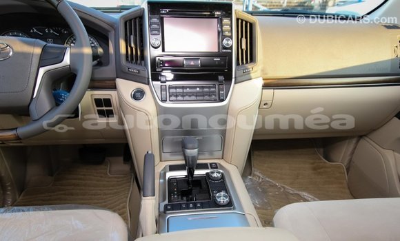 Buy Import Toyota Land Cruiser White Car in Import - Dubai in Iles Buy Import Toyota Land Cruiser White Car in Import - Dubai in Iles