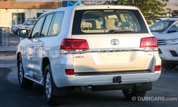Buy Import Toyota Land Cruiser White Car in Import - Dubai in Iles Buy Import Toyota Land Cruiser White Car in Import - Dubai in Iles