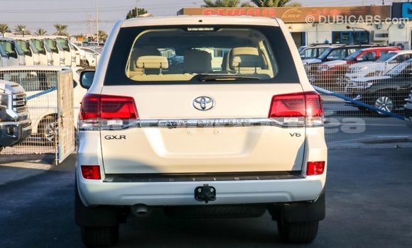 Buy Import Toyota Land Cruiser White Car in Import - Dubai in Iles Buy Import Toyota Land Cruiser White Car in Import - Dubai in Iles