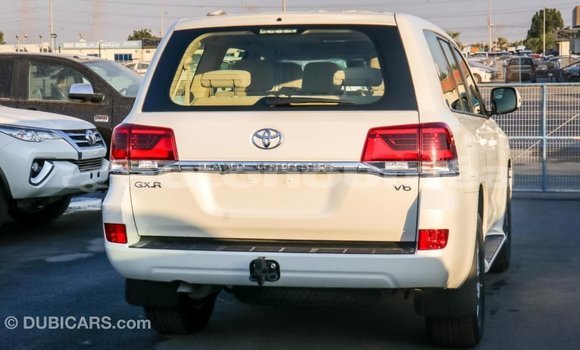 Buy Import Toyota Land Cruiser White Car in Import - Dubai in Iles Buy Import Toyota Land Cruiser White Car in Import - Dubai in Iles