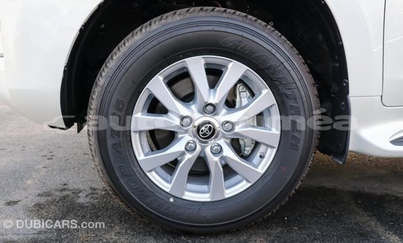 Buy Import Toyota Land Cruiser White Car in Import - Dubai in Iles Buy Import Toyota Land Cruiser White Car in Import - Dubai in Iles