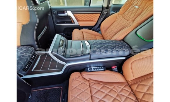 Acheter Import Voiture Toyota Land Cruiser Noir à Import - Dubai, Iles Acheter Import Voiture Toyota Land Cruiser Noir à Import - Dubai, Iles