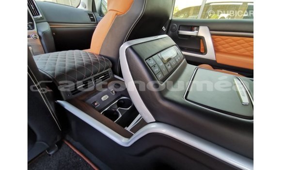 Acheter Import Voiture Toyota Land Cruiser Noir à Import - Dubai, Iles Acheter Import Voiture Toyota Land Cruiser Noir à Import - Dubai, Iles