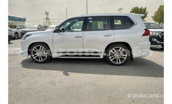 Acheter Import Voiture Lexus LX Blanc à Import - Dubai, Iles Acheter Import Voiture Lexus LX Blanc à Import - Dubai, Iles