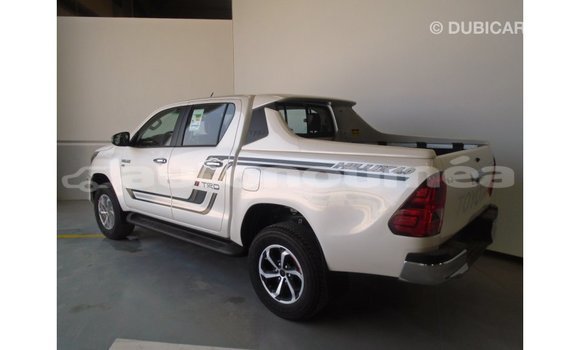Acheter Import Voiture Toyota Hilux Blanc à Import - Dubai, Iles Acheter Import Voiture Toyota Hilux Blanc à Import - Dubai, Iles