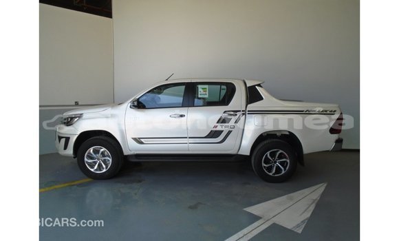 Acheter Import Voiture Toyota Hilux Blanc à Import - Dubai, Iles Acheter Import Voiture Toyota Hilux Blanc à Import - Dubai, Iles
