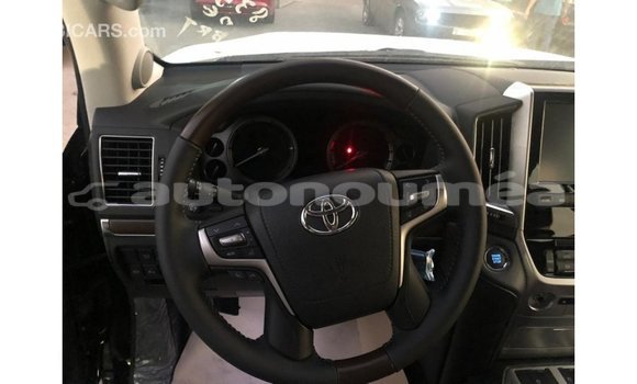 Buy Import Toyota Land Cruiser Black Car in Import - Dubai in Iles Buy Import Toyota Land Cruiser Black Car in Import - Dubai in Iles